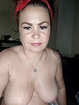Simone8324 naked stripping on cam for live sex video chat