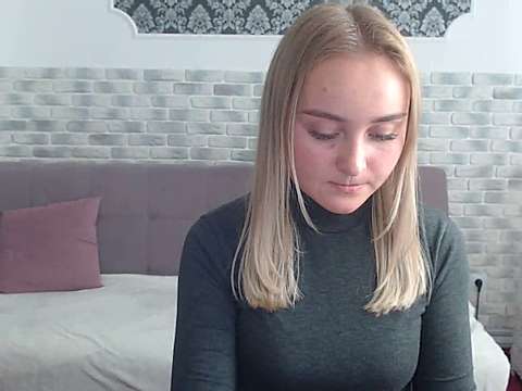 Bb-Karolina naked stripping on cam for live sex video chat