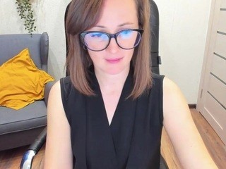 Chloe Cyrus nude on cam – live sex chat