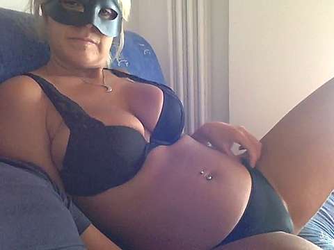 coppietta-scoppietta naked stripping on cam for live sex video chat