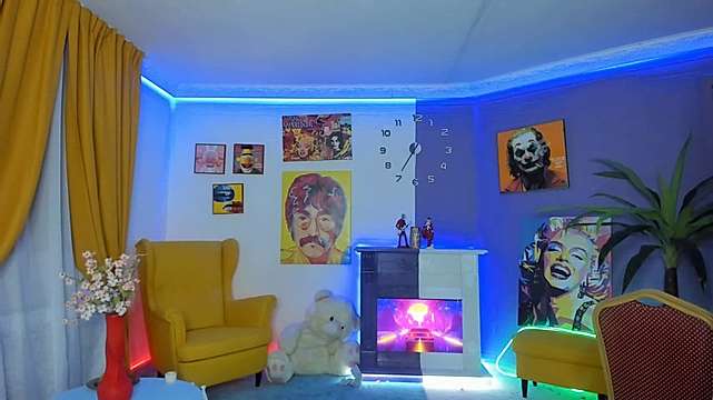Elisa_Oliver naked stripping on cam for live sex video chat