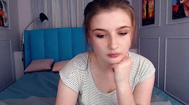 kicunya naked stripping on cam for live sex video chat