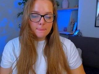 LucyxWells nude on cam – live sex chat
