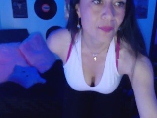 LuLu-80 nude on cam – live sex chat