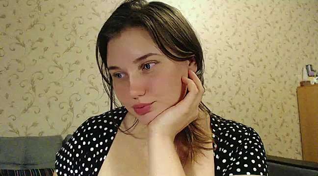 mmmPinUpGirl naked stripping on cam for live sex video chat