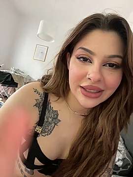 _PrettyPoison_ naked stripping on cam for live sex video chat