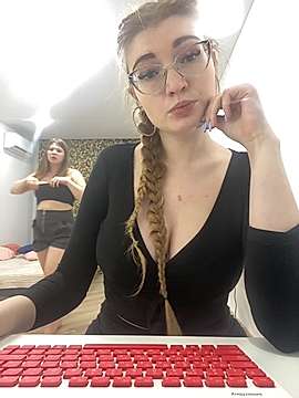 Snowdroppie___ naked stripping on cam for live sex video chat