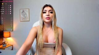 sophia_colden naked stripping on cam for live sex video chat