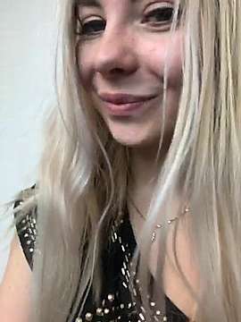 XXXLolly_MollyXXX naked stripping on cam for live sex video chat