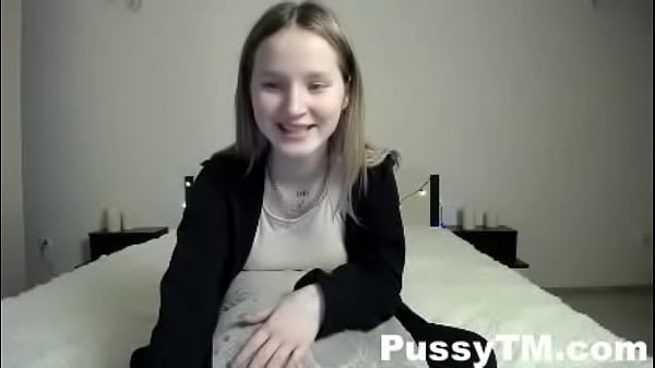 18yo blonde on webcam at home