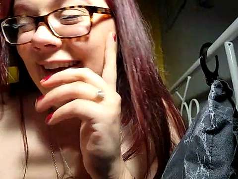 AlyyRose999 naked stripping on cam for live sex video chat