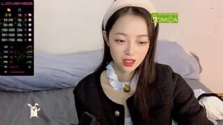 INS-Linda naked stripping on cam for live sex video chat