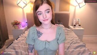 KylieStarrr naked stripping on cam for live sex video chat