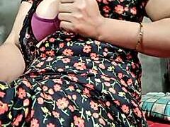 Geetahousewife_ naked stripping on cam for live sex video chat