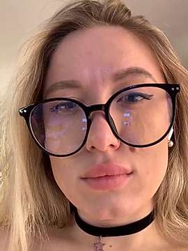 Ameeliix naked stripping on cam for live sex video chat