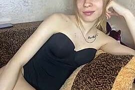 -HoneyBun- naked stripping on cam for live sex video chat