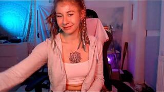 Julia_Juice naked stripping on cam for live sex video chat
