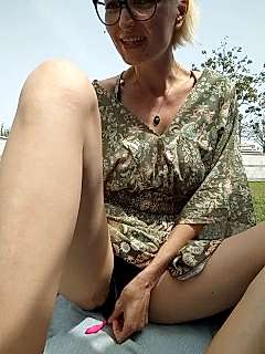 MiaWantsMore naked stripping on cam for live sex video chat