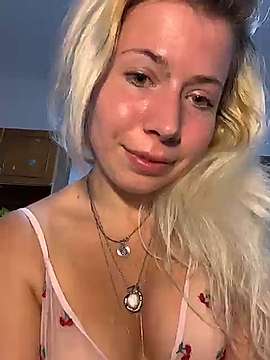 SonoAnna naked stripping on cam for live sex video chat