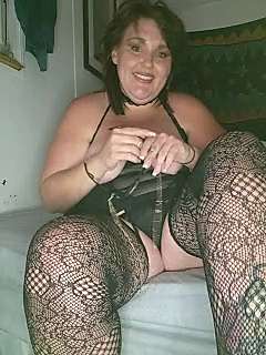 Bwet4u naked stripping on cam for live sex video chat