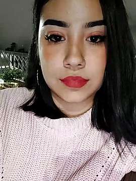 Nishaa_Lee naked stripping on cam for live sex video chat