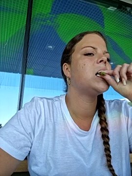 Lea_Lovebird naked stripping on cam for live sex video chat