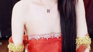 Queeniebaby naked stripping on cam for live sex video chat