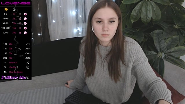 ElizabethCross naked stripping on cam for live sex video chat