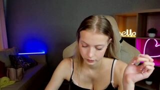 DaisyMoore naked stripping on cam for live sex video chat