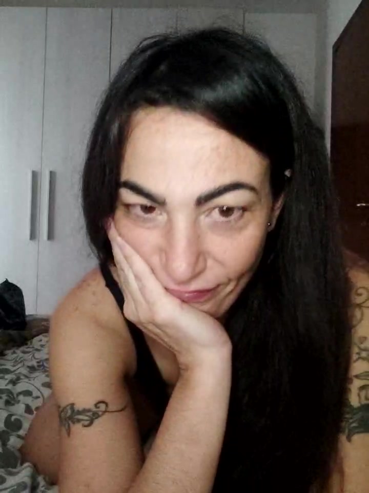 miuil naked stripping on cam for live sex video chat