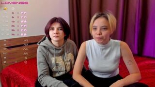 JuliaHoward naked stripping on cam for live sex video chat