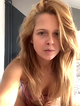 AnnaBellaxoxo naked stripping on cam for live sex video chat
