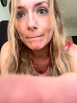 Evelyn_Eevee nude stripping on webcam for live sex video chat