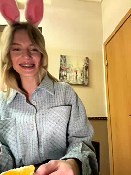 -AngelAri- nude stripping on webcam for live sex video chat