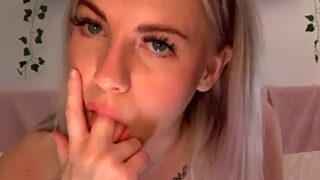 IssyBrown nude stripping on webcam for live sex video chat