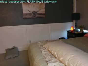 Lucy. nude before webcam – Live Sex Chat