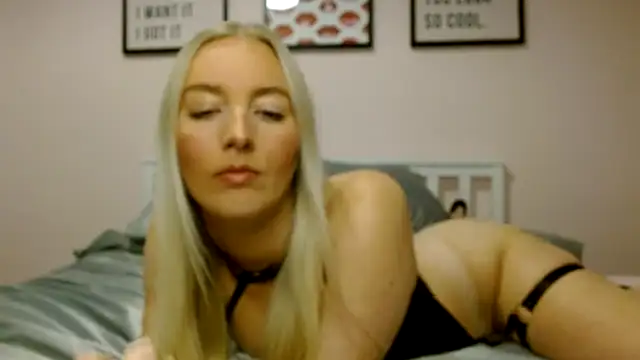 Madisoncherry nude stripping on webcam for live sex video chat