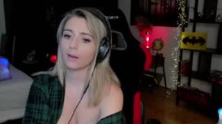 Wolf, ´s Girl nude before webcam – Live Sex Chat