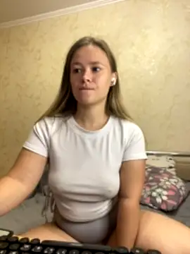 Caramelleee_ nude stripping on webcam for live sex video chat