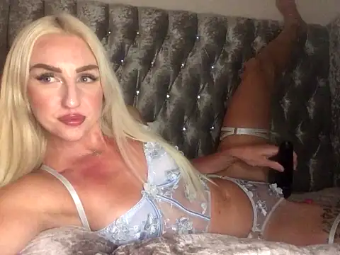 blondegal93 nude strip on webcam for live sex video chat