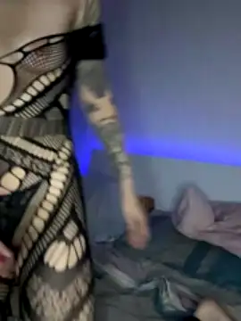 happythr33fri3nds nude strip on webcam for live sex video chat