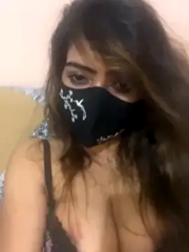 Wildbitchfucks nude strip on webcam for live sex video chat