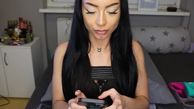 caramelladelx nude strip on webcam for live sex video chat
