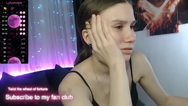 ElizabethCross nude strip on webcam for live sex video chat
