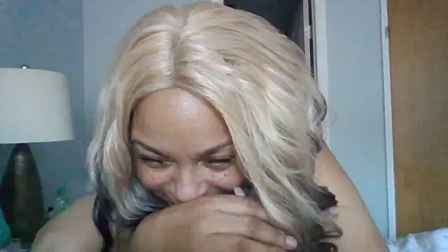 MSweetLindaParks nude strip on webcam for live sex video chat