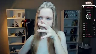 PineappleQue nude strip on webcam for live sex video chat