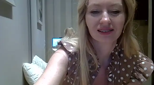 ZarinaSwift nude strip on webcam for live sex video chat