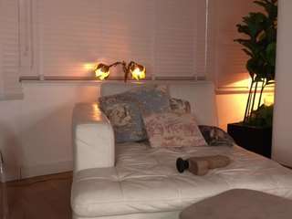 BeatrizDoll nude on live sex chat