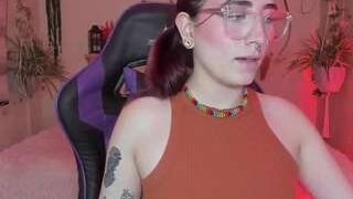 Freckl3s nude on live sex chat