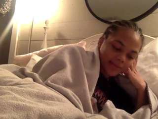 Infiniti-white nude on live sex chat